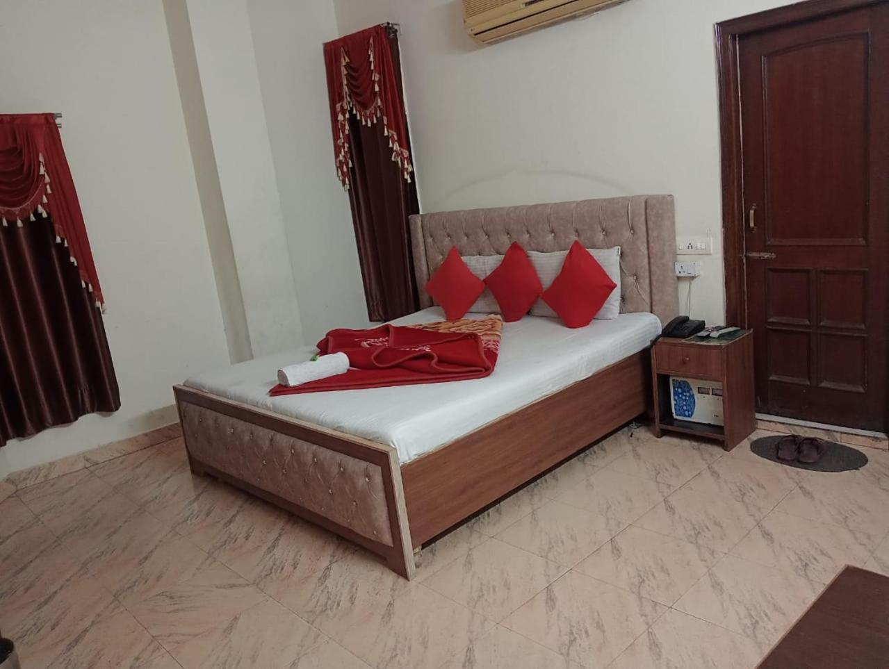 Hotel Holiday Inn Paradise Chandigarh Ngoại thất bức ảnh